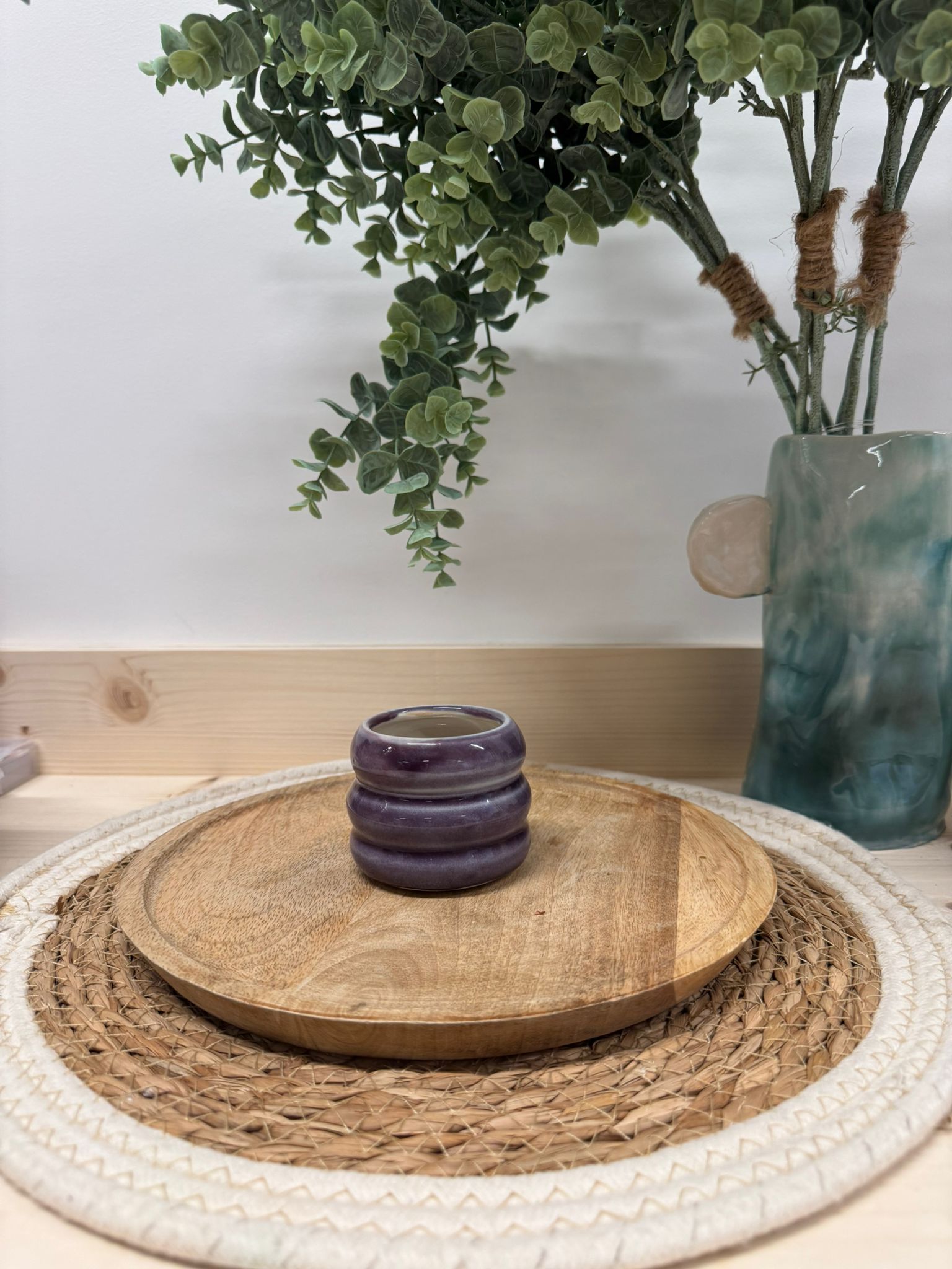 Tasse Matcha Mood en grès aux trois anneaux en relief, émail violet